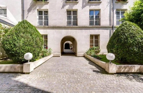 Quartier Sainte-Avoye Apartment | Modern and huge 3BD for 11 guests in Le Marais!