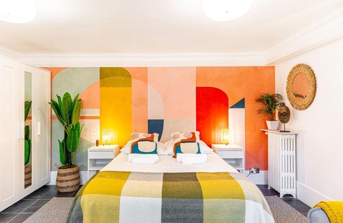 Meudon Apartment | Modern Apartement Grand Paris, TV Salon, Sharing Garden, Villa des Ammonites