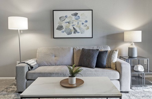 Greater Northdale Apartment | Modern Apartment in Prime Location (ID1241)