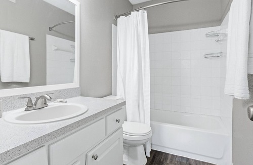 Greater Northdale Apartment | Modern Apartment in Prime Location (ID1241)