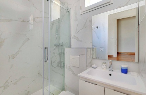 Saint-Merri Apartment | Modern Apartment - 2BD/4P - Louvre/Marais