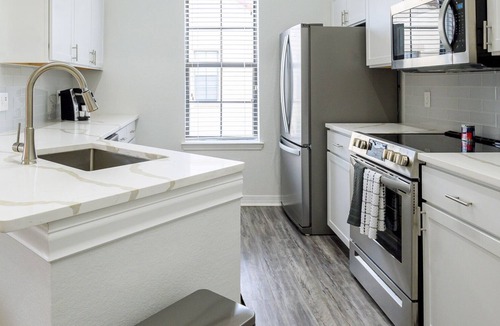 Baldwin Park Apartment | Modern Apartment in Prime Location (ID4919X60)