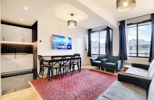 Chaussee-d'Antin Apartment | Modern apartment near Palais Garnier