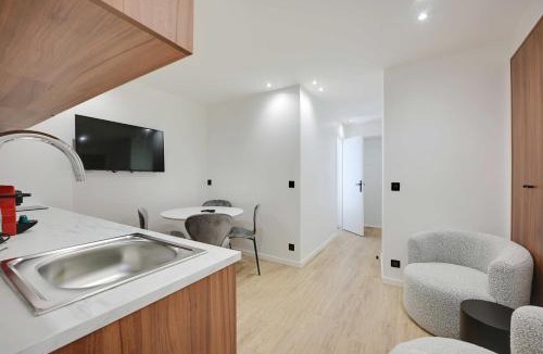 Aubervilliers Apartment | Modern apartment with terrace