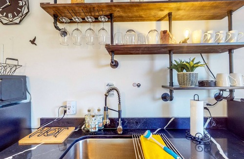 Winter Park Apartment | Modern apartment with enclosed yard, central AC, & kitchenette - dog-friendly