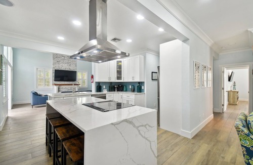 Captiva House | Modern Captiva Retreat I Pool/Spa I Prime Location