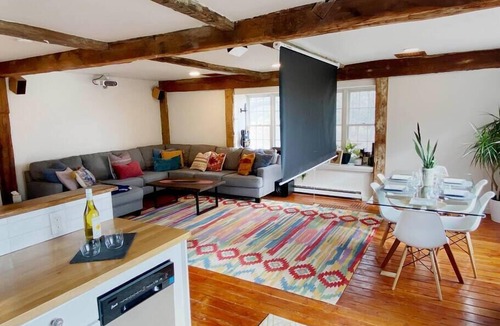 Flemington Cottage | Modern carriage house, renovated w beautiful views