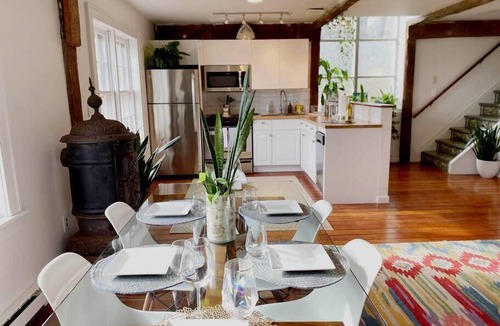 Flemington Cottage | Modern carriage house, renovated w beautiful views