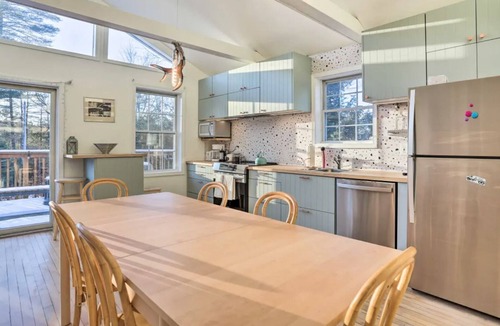 Yulan Cabin | Modern Catskills Home HOT TUB - Pet Friendly!
