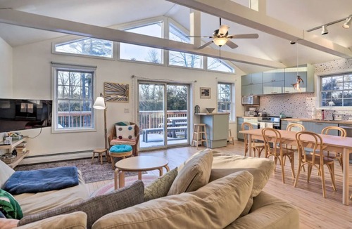 Yulan Cabin | Modern Catskills Home HOT TUB - Pet Friendly!