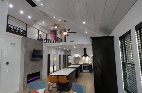Monticello Ski Chalet | Modern Chalet with Hot Tub and Lake Access
