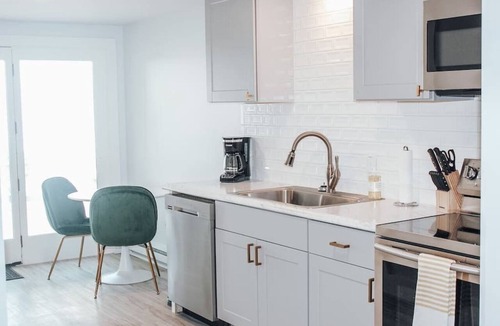 Clayton Condo | Modern Chic 1-BR Unit in the Cottages on James