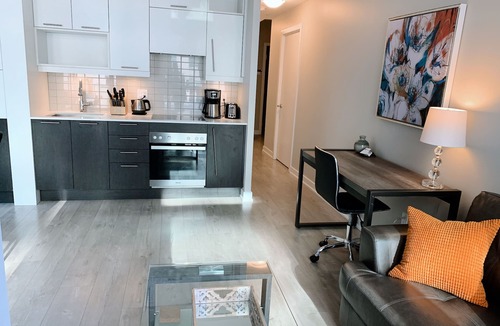 Grange Park Condo | Modern & Clean 1 Bed 1 Bath, Richmond & Simcoe, Fully Equipped