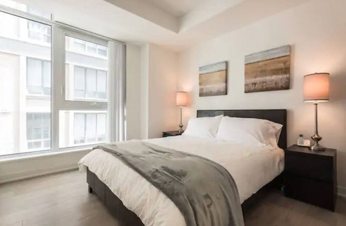 Grange Park Condo | Modern & Clean 1 Bed 1 Bath, Richmond & Simcoe, Fully Equipped