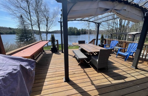 McDougall Cottage | Modern Clean Lakefront Cottage. Just 12 min to Parry Sound