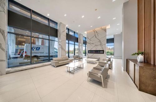 Humber Bay Shores Apartment | Modern Condo with Balcony, Gym and Free Parking