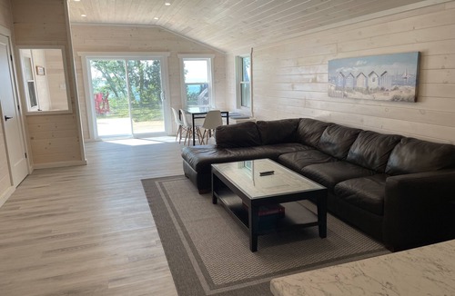 Dashwood Cottage | Modern Cottage on the Water - Newly Renovated!