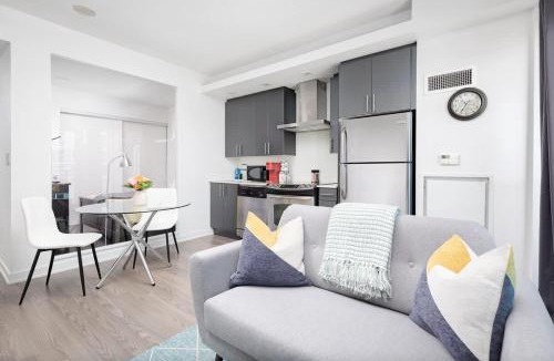 Humber Bay Apartment | Modern Cozy 1BR Condo Near Toronto's Lakefront