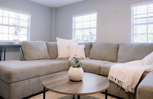 Conway House | Modern Downtown Oasis - Orlando 4 bedroom with FREE parking