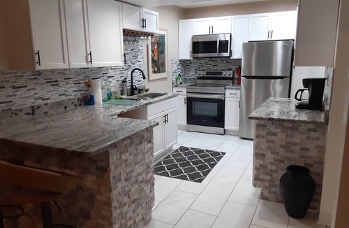 Grenelefe Condo | Modern/Elegant