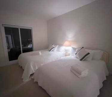 Gormley Villa | Modern entire house close to Costco convenient stay