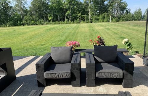Oro-Medonte House | Modern Escape: boutique style 3 Bedroom Gallery Suite near SKI HILLS/VETTA SPA.
