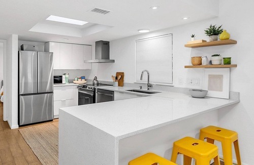 Fairvilla House | Modern, fabulous two-bedroom with parking in Winter Park