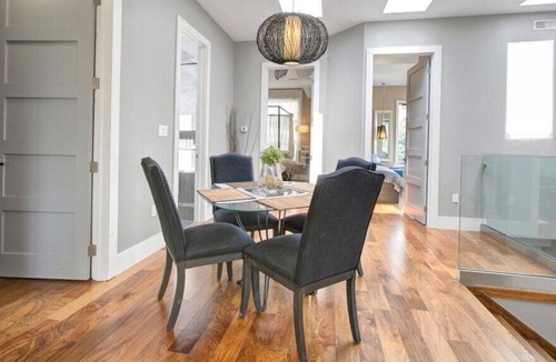East York House | Modern, high-end home, LOTs of natural lighting - 10 Min to Downtown!