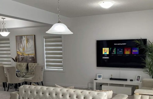 Dundalk House | Modern home close to Blue Mountain and Collingwood.