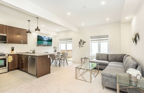 Ancaster House | Modern Home in Ancaster