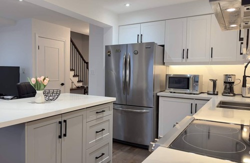 Richmond Hill House | Modern Home in Prime Location with Parking