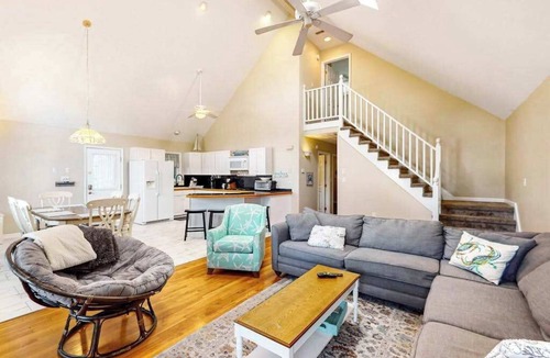 Ocean Pines House | Modern home with screened deck, central AC, washer/dryer & well-equipped kitchen