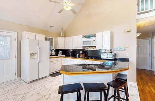 Ocean Pines House | Modern home with screened deck, central AC, washer/dryer & well-equipped kitchen