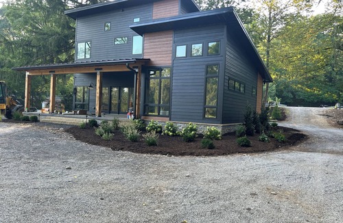 Clearfield House | Modern House at Easy Street on the River- Large sports field and River Access!