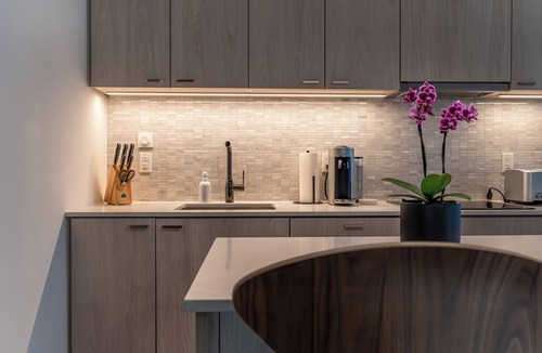 Wellington Place Condo | Modern King West Condo | Central + Free Parking