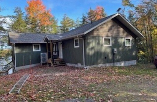 The Archipelago Cottage | Modern Lakefront Muskoka Cottage. Family friendly retreat on a pristine lake!