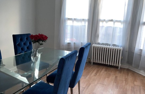 Brooklyn Villa | Modern Luxury 2 Bedroom Villa FREE PARKING