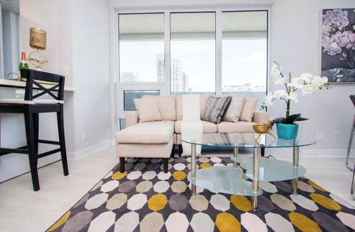 Mount Pleasant West Apartment | Modern Luxury 2 Bedroom Condo Steps from TTC