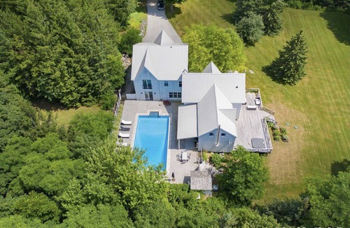 The Blue Mountains House | Modern Luxury Farmhouse - Seasonal/Monthly rental only