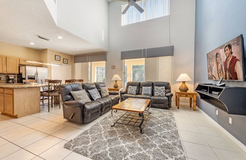 West Kissimmee Villa | ✦Modern Luxury Villa✦5 min2Disney ✦ Theater ✦ South-facing Pool/Spa✦Themed Rooms