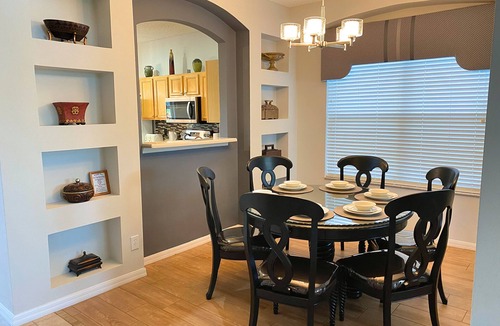 West Kissimmee Villa | ✦Modern Luxury Villa✦5 min2Disney✦Movie Room✦South-facing Pool/Spa✦Themed Rooms