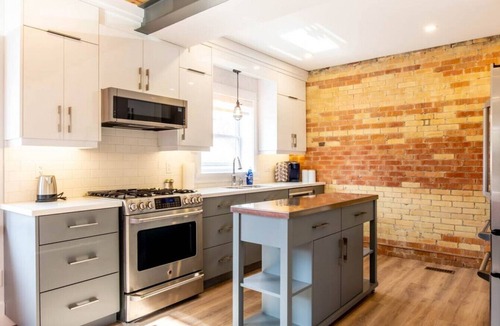 Kitchener House | Modern Meets Industrial Near the ❤️ of DT