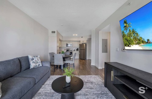 East Little Havana Condo | Modern Miami 1BR - Pool - Gym - Parking - Balcony