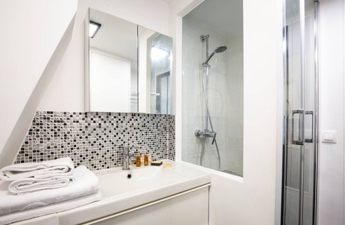 Saint-Gervais Apartment | Modern Minimalism in the Heart of Paris, by Veeve