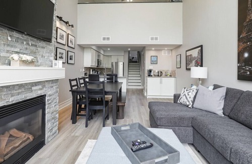 The Blue Mountains Apartment | Modern Mountainside Chalet (222 Chateau Ridge)