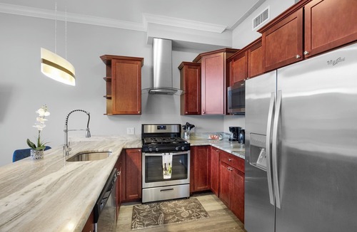 Olde Kensington Apartment | Modern Northern Liberties 1-Bedroom - Rooftop Pool, Gym & Concierge