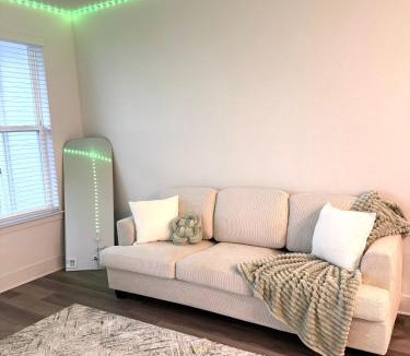 Airport North Apartment | Modern Orlando Retreat Near MCO in Gated Community with Resort-Style Amenities & Free Parking