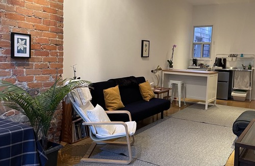 Beaconsfield Village Apartment | Modern Ossington Apartment