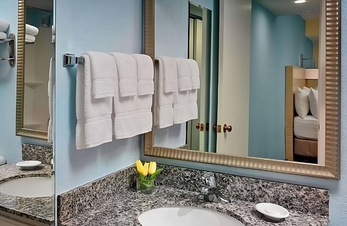 Gunter Afs Hotel | Modern Retreat near Montgomery Zoo & Riverwalk! Comes w/Private Full Kitchen!