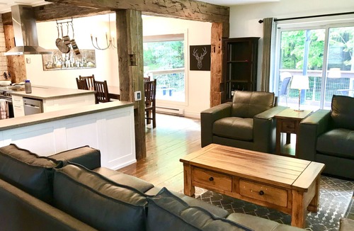 Castle Glen Estates House | Modern/rustic chalet steps from the Bruce Trail and amazing road riding.
